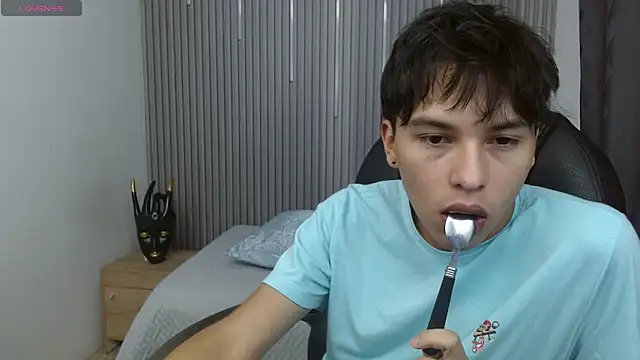 StiwenTwink online show from March 2026 12:08:01 PM