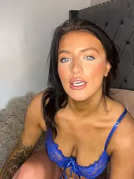 LolaReaX online show from April 2026 01:52:02 PM