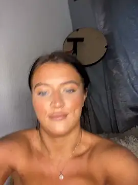 LolaReaX online show from April 2026 12:12:01 PM