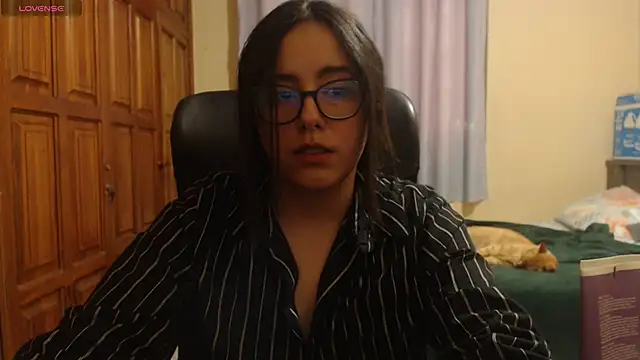 Venus cat  online show from December 2025 10:37:02 PM