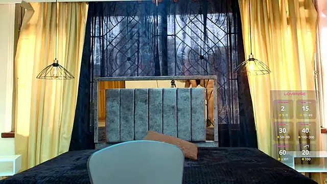 scarlet milf  online show from October 2025 05:04:01 PM