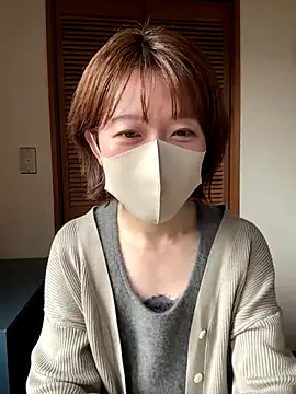 momo yuipu online show from October 2025 01:06:01 AM