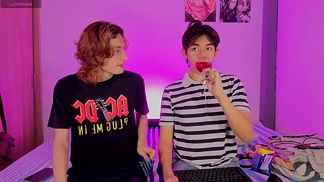 Snapshot of Darcy_and_Stolas chatting on October 2025 09:38:01 PM Darcy and Stolas online show from October 2025 09:38:01 PM