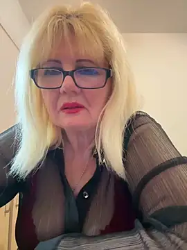 Snapshot of BoloshkaBlonda chatting on October 2025 12:09:01 AM BoloshkaBlonda online show from October 2025 12:09:01 AM