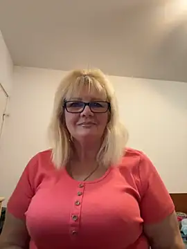 Snapshot of BoloshkaBlonda chatting on October 2025 09:04:01 PM BoloshkaBlonda online show from October 2025 09:04:01 PM