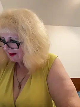 Snapshot of BoloshkaBlonda chatting on October 2025 07:57:02 PM BoloshkaBlonda online show from October 2025 07:57:02 PM