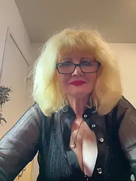 Snapshot of BoloshkaBlonda chatting on October 2025 10:06:02 PM BoloshkaBlonda online show from October 2025 10:06:02 PM