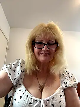 Snapshot of BoloshkaBlonda chatting on October 2025 11:23:02 AM BoloshkaBlonda online show from October 2025 11:23:02 AM