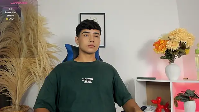 Thiago Connor21 online show from May 2026 11:33:02 PM