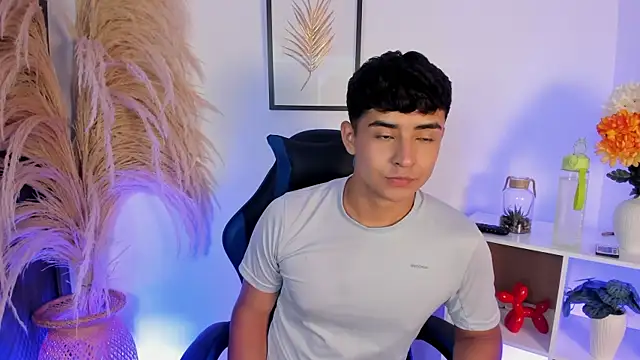 Thiago Connor21 online show from May 2026 11:36:01 PM
