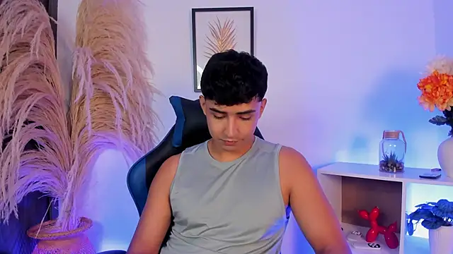 Thiago Connor21 online show from May 2026 11:45:02 PM