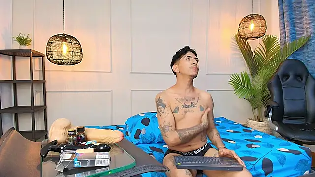 Snapshot of fkenneth_macias chatting on October 2025 04:00:02 AM fkenneth macias online show from October 2025 04:00:02 AM