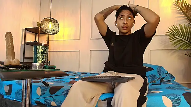 Snapshot of fkenneth_macias chatting on October 2025 03:42:02 AM fkenneth macias online show from October 2025 03:42:02 AM