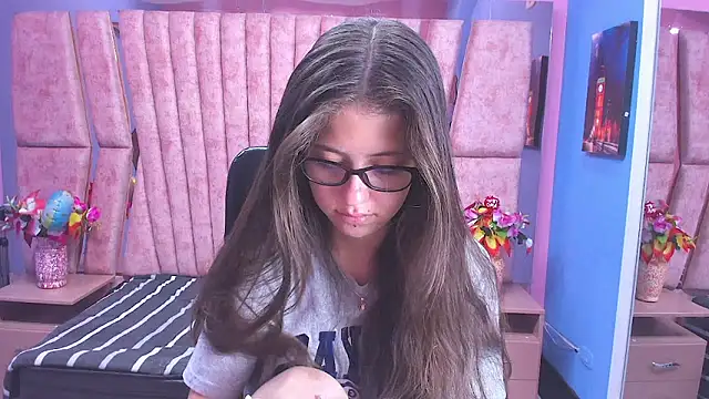 Snapshot of sarah_sweett_ chatting on January 2026 02:33:02 PM sarah sweett online show from January 2026 02:33:02 PM