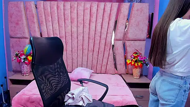 Snapshot of sarah_sweett_ chatting on February 2026 02:46:02 PM sarah sweett online show from February 2026 02:46:02 PM