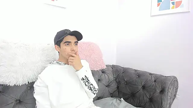 Snapshot of Hottie_Guy chatting on October 2025 05:47:01 PM Hottie Guy online show from October 2025 05:47:01 PM