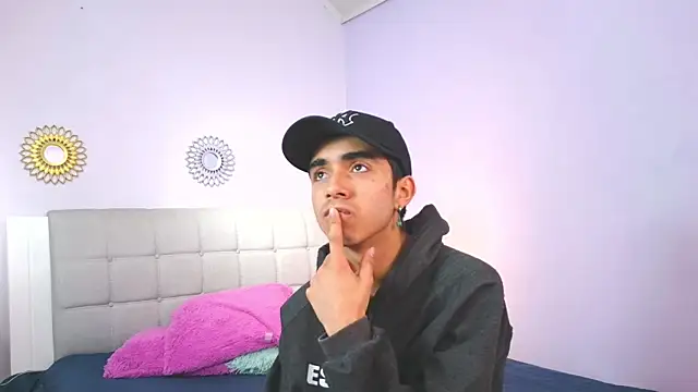 Snapshot of Hottie_Guy chatting on November 2025 05:35:01 PM Hottie Guy online show from November 2025 05:35:01 PM