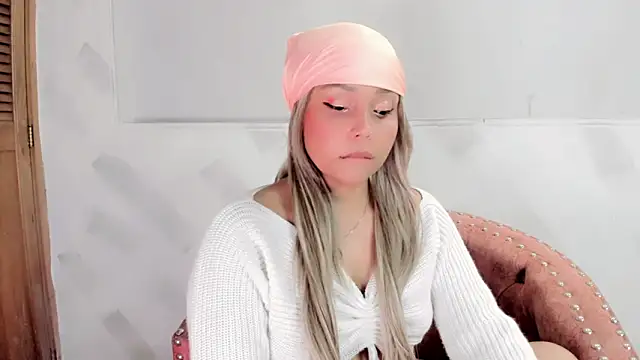 Molly Logan online show from March 2026 08:49:01 PM