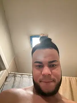 Snapshot of familia0210 chatting on October 2025 10:52:01 PM familia0210 online show from October 2025 10:52:01 PM