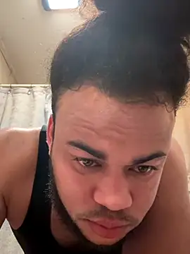 Snapshot of familia0210 chatting on October 2025 04:04:01 AM familia0210 online show from October 2025 04:04:01 AM