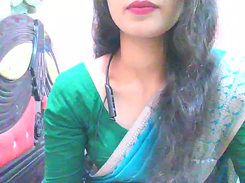 Snapshot of night_queeen7 chatting on November 2025 06:07:02 PM night queeen7 online show from November 2025 06:07:02 PM