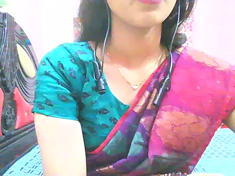 Snapshot of night_queeen7 chatting on November 2025 07:10:01 PM night queeen7 online show from November 2025 07:10:01 PM