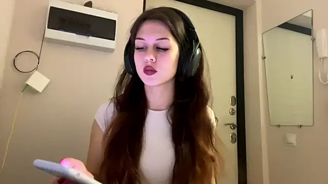 Snapshot of Nayra_flash chatting on October 2025 06:55:01 AM Nayra flash online show from October 2025 06:55:01 AM