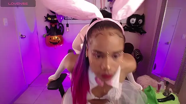 ingrid03 taffur online show from October 2025 06:31:01 PM