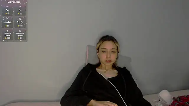 Brissazane online show from November 2025 09:46:01 PM