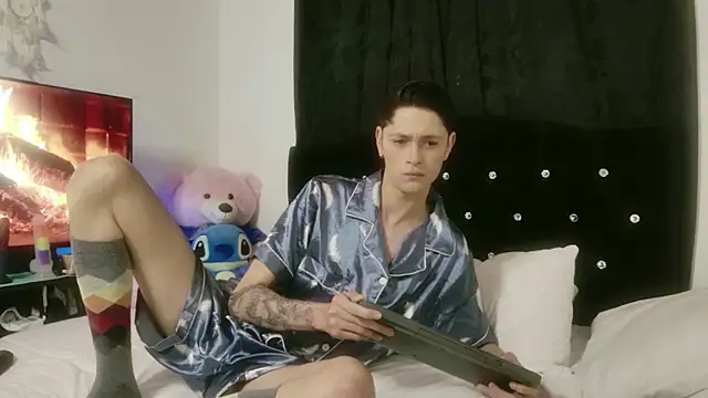 Tyler cat online show from October 2025 12:39:02 PM