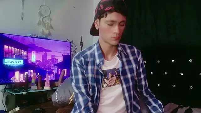 Tyler cat online show from November 2025 04:14:02 AM