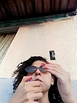 Larissinhamm online show from November 2025 08:22:02 PM