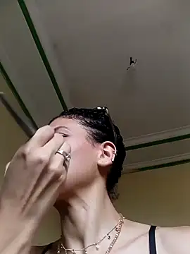 Larissinhamm online show from November 2025 05:34:01 PM