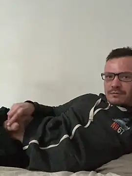 viktor1992-1-1 online show from March 2026 04:02:01 PM