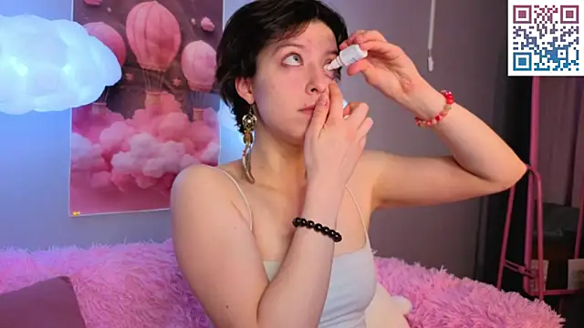 Sara Frayer online show from April 2026 01:03:01 AM