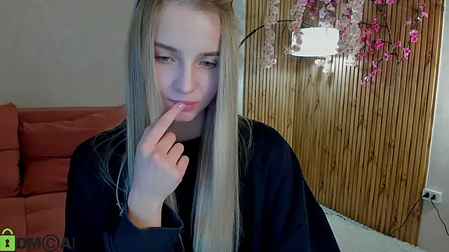 L1na Reeds online show from May 2026 01:12:01 AM