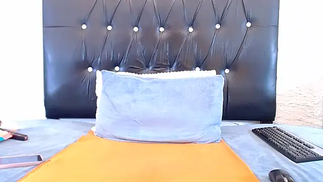 LadyBear2002 online show from March 2026 05:01:02 PM