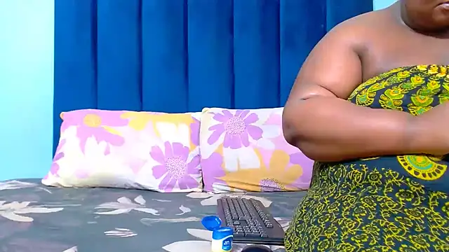LadyBear2002 online show from July 2026 06:53:01 PM