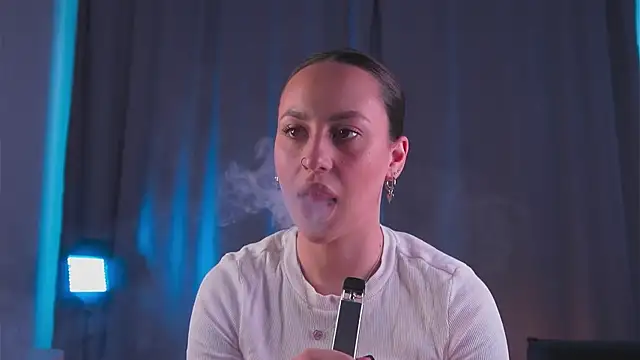 Snapshot of formoneyes chatting on October 2025 04:21:02 AM formoneyes online show from October 2025 04:21:02 AM