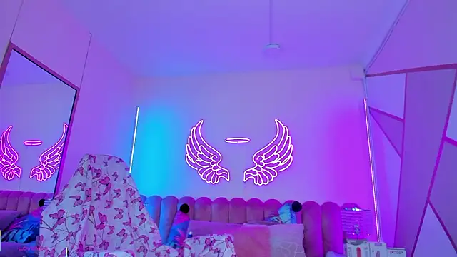 Snapshot of madisson_121 chatting on February 2026 01:17:01 PM madisson 121 online show from February 2026 01:17:01 PM