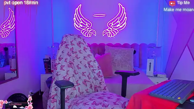 Snapshot of madisson_121 chatting on February 2026 01:53:02 PM madisson 121 online show from February 2026 01:53:02 PM