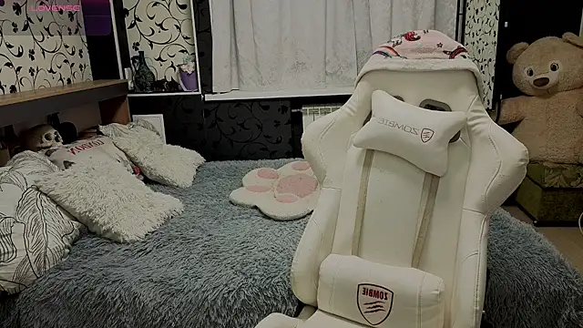 xAlisontiny online show from June 2026 11:46:01 PM