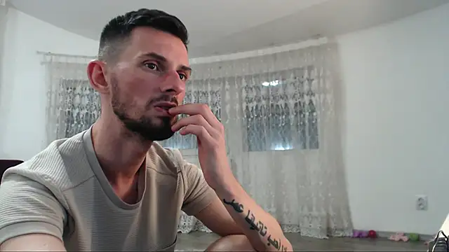 Snapshot of Tom_michaelx chatting on October 2025 05:20:02 PM Tom michaelx online show from October 2025 05:20:02 PM