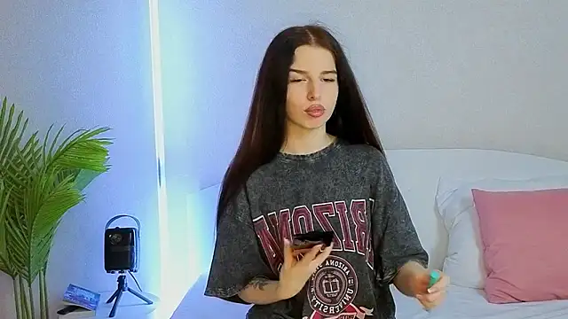 Snapshot of Victoria_Pass chatting on November 2025 10:21:02 PM Victoria Pass online show from November 2025 10:21:02 PM