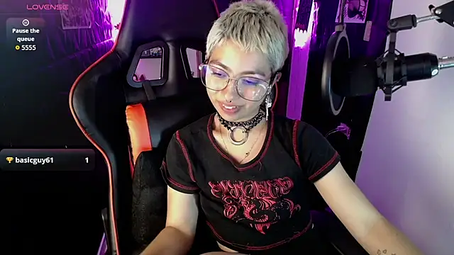 Snapshot of lunarichy22 chatting on December 2025 10:15:01 PM lunarichy22 online show from December 2025 10:15:01 PM