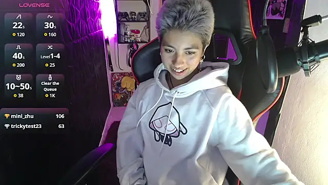 Snapshot of lunarichy22 chatting on January 2026 05:27:02 PM lunarichy22 online show from January 2026 05:27:02 PM