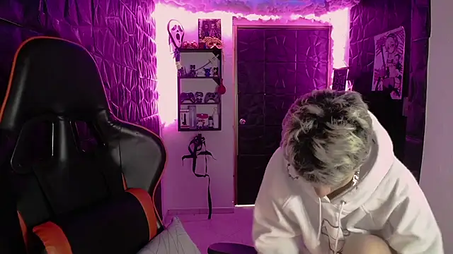 Snapshot of lunarichy22 chatting on February 2026 07:22:01 PM lunarichy22 online show from February 2026 07:22:01 PM