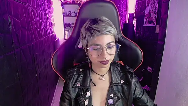 Snapshot of lunarichy22 chatting on February 2026 08:29:02 PM lunarichy22 online show from February 2026 08:29:02 PM