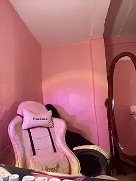 Funtasee Andi online show from April 2026 07:07:01 PM