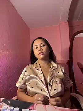 Funtasee Andi online show from April 2026 08:18:01 PM